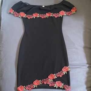 Black off dress shoulder with floral pattern. #MexicanFloralDress
